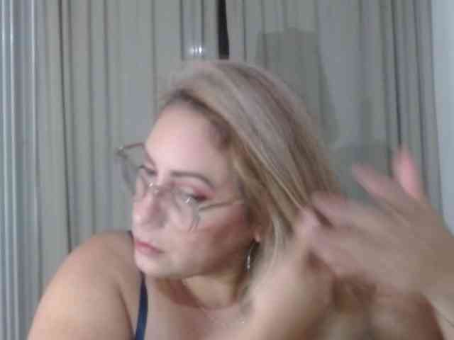 zhamira webcam