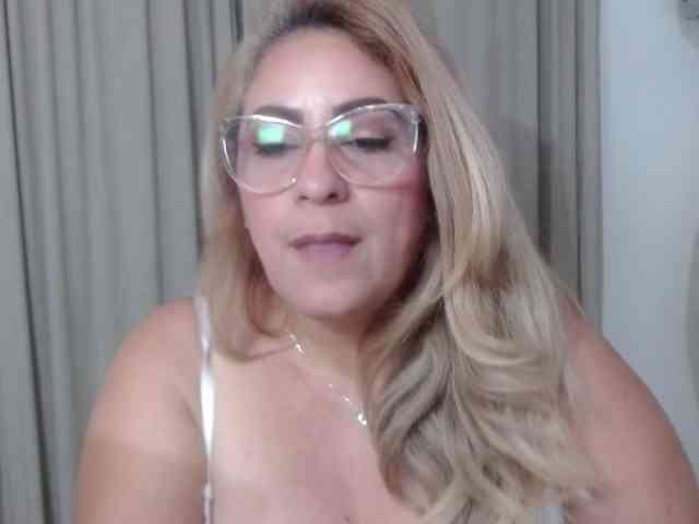 zhamira webcam