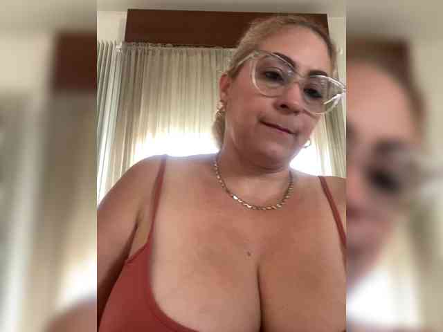 zhamira webcam