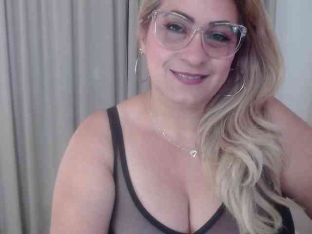 zhamira webcam