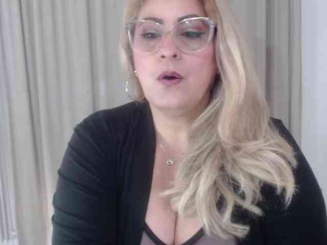 zhamira webcam