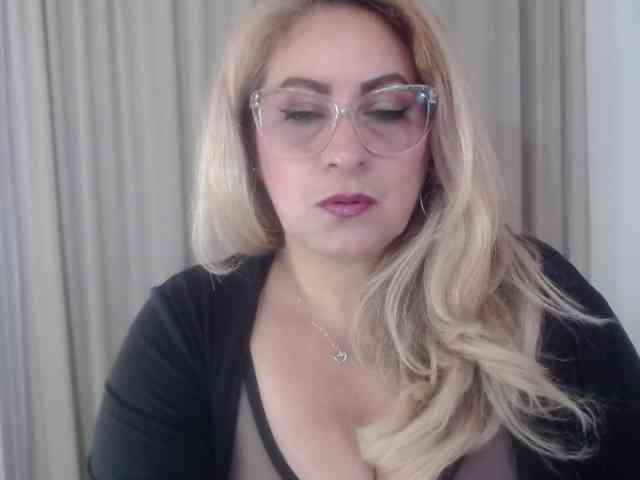 zhamira webcam