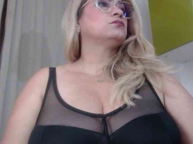 zhamira webcam
