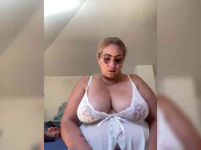 zhamira webcam