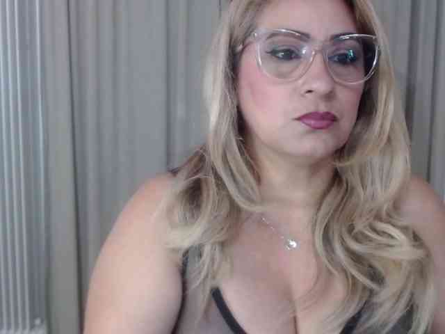zhamira webcam