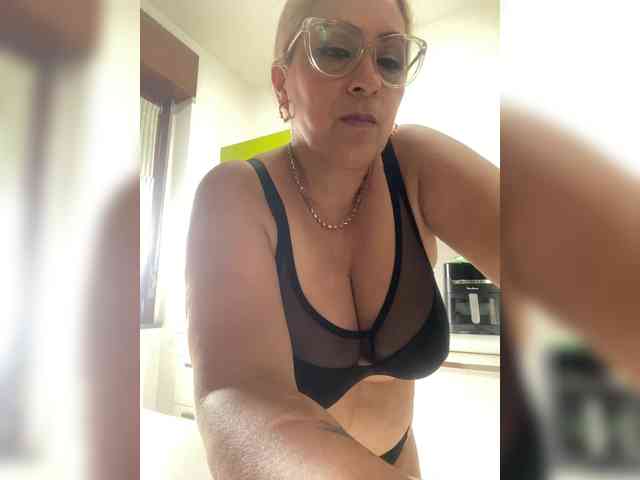 zhamira webcam