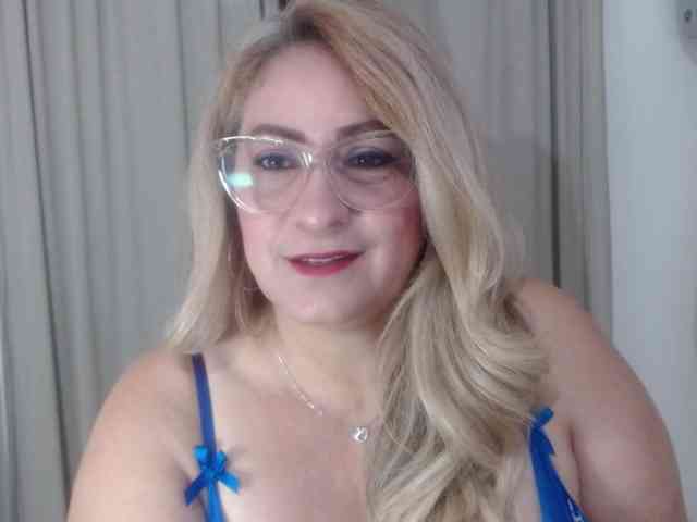 zhamira webcam