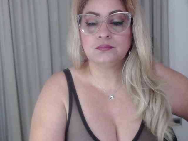 zhamira webcam