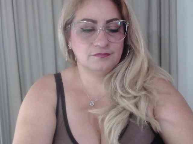 zhamira webcam