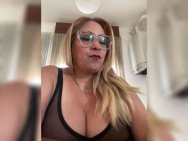 zhamira webcam