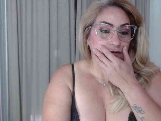 zhamira webcam