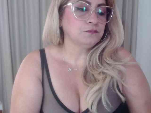 zhamira webcam