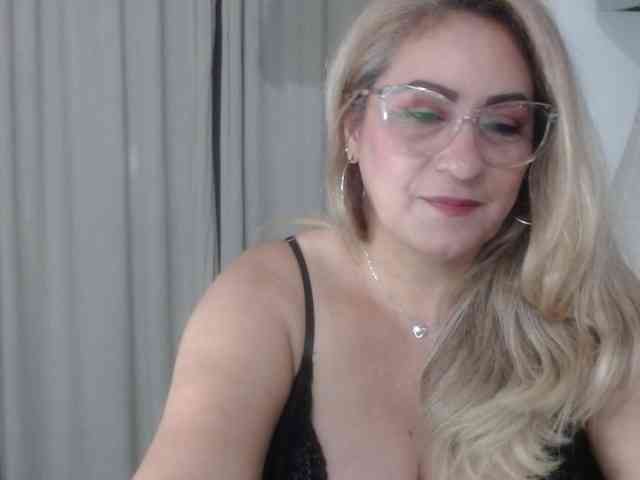zhamira webcam