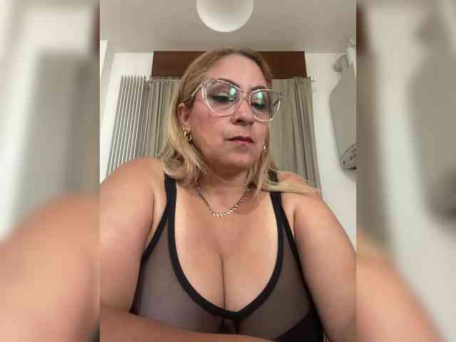 zhamira webcam