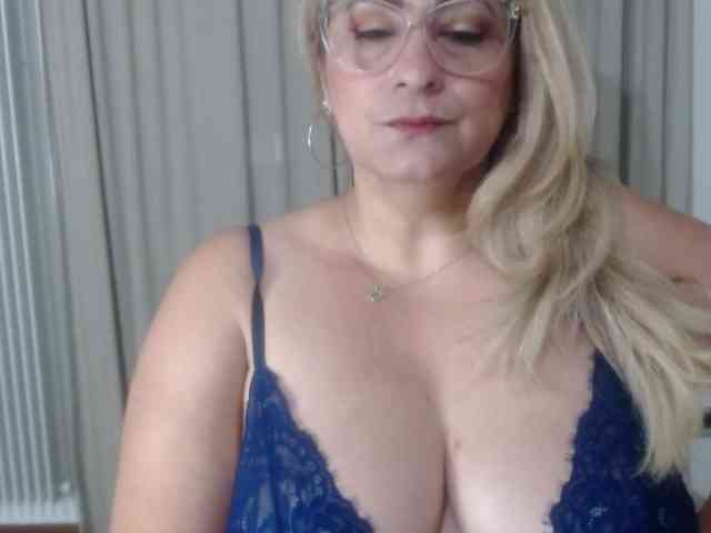 zhamira webcam