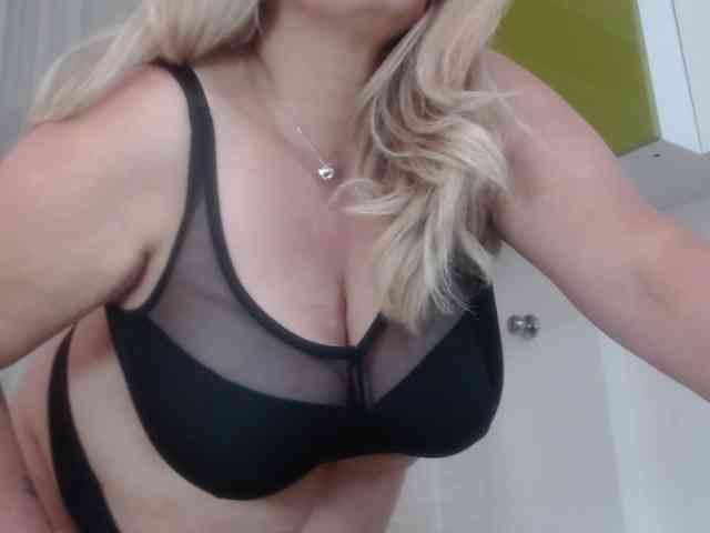 zhamira webcam