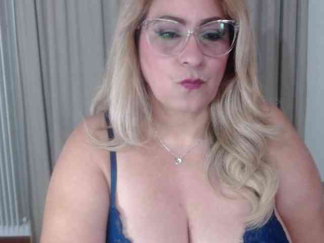 zhamira webcam