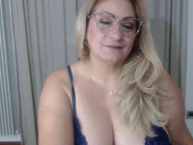 zhamira webcam