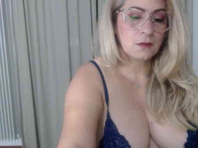 zhamira webcam