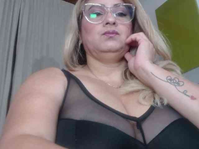 zhamira webcam