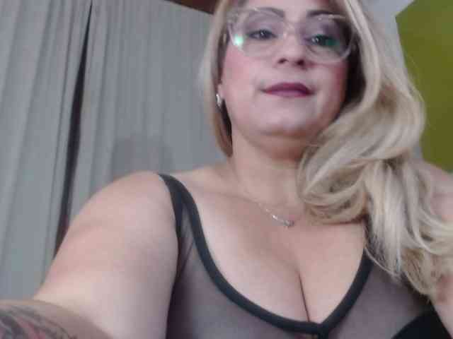 zhamira webcam