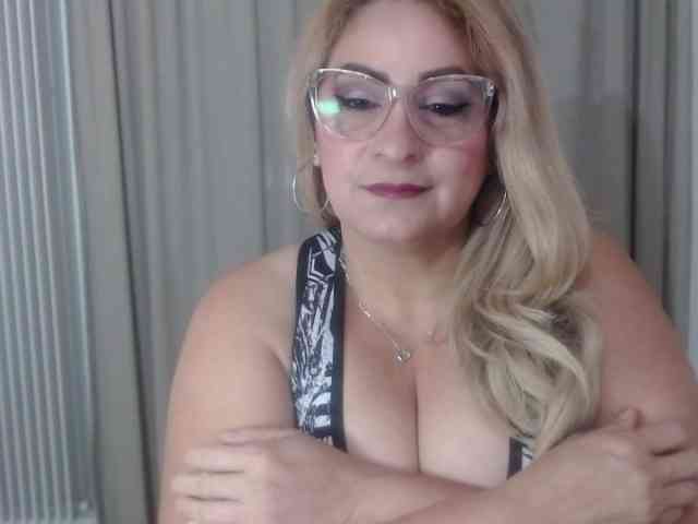 zhamira webcam
