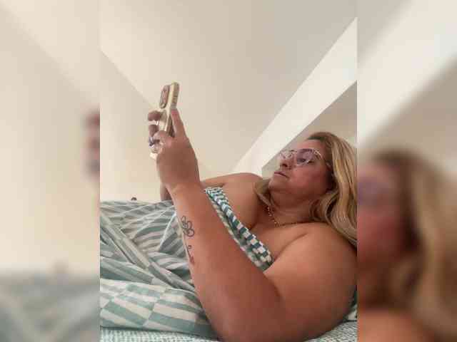 zhamira webcam
