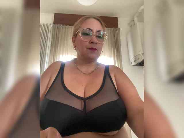 zhamira webcam