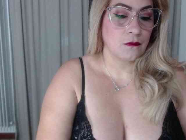zhamira webcam