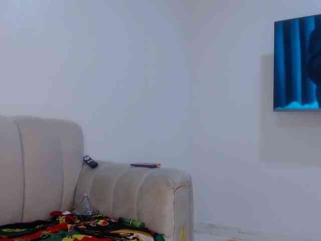 MissRoyalty webcam