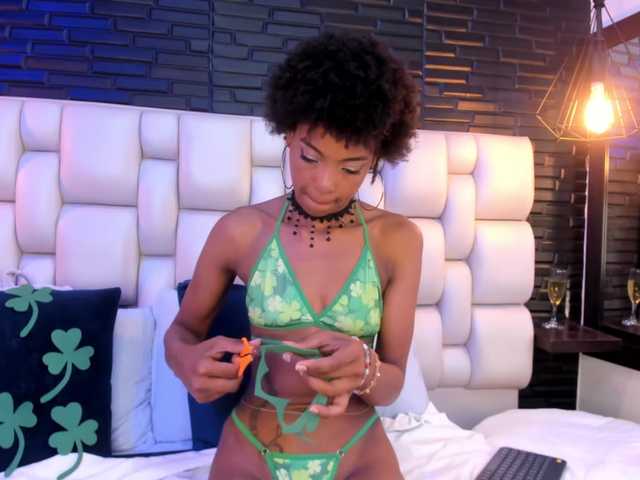 AnnieSanz live cam profile