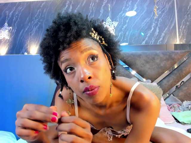 AnnieSanz's BongaCams show and profile