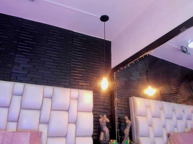 AnnieSanz's BongaCams show and profile