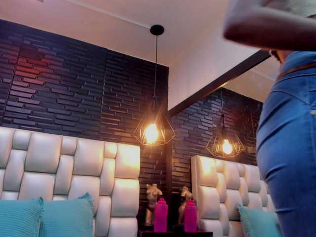 AnnieSanz from BongaCams