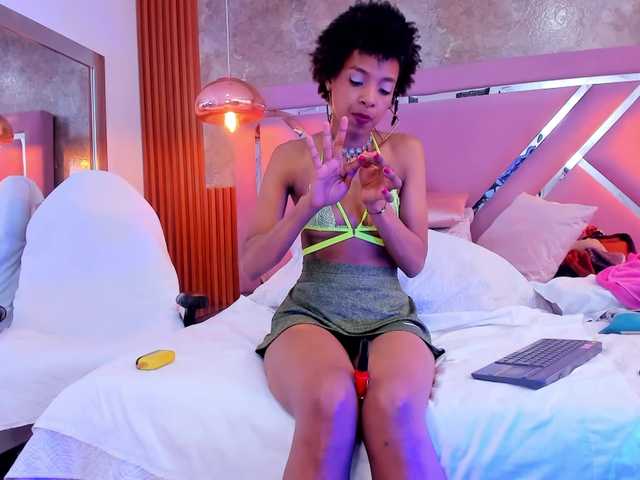 AnnieSanz's BongaCams show and profile