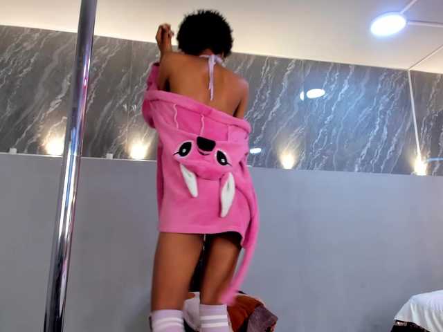 AnnieSanz's BongaCams show and profile