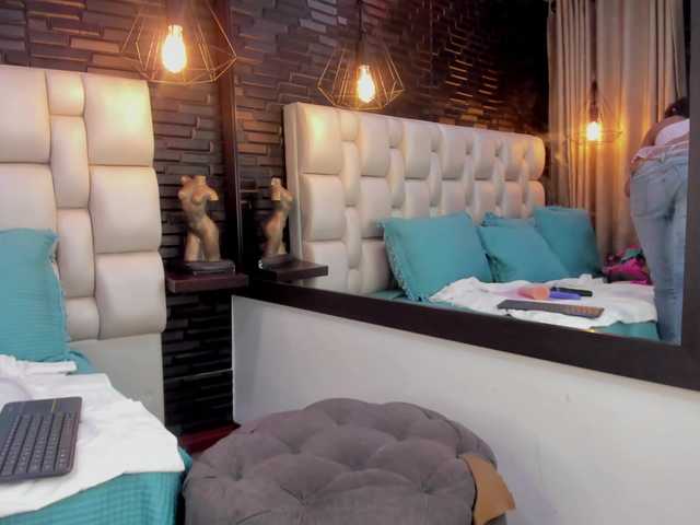 AnnieSanz chat room
