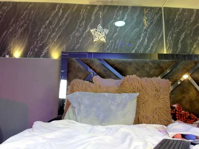 AnnieSanz's BongaCams show and profile