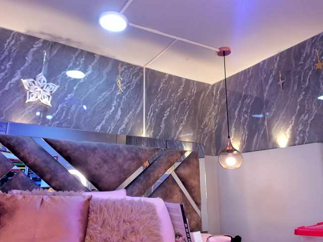 AnnieSanz's BongaCams show and profile