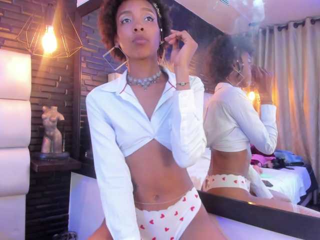 AnnieSanz's BongaCams show and profile