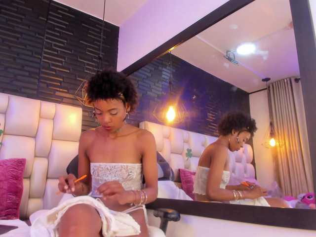 AnnieSanz's BongaCams show and profile