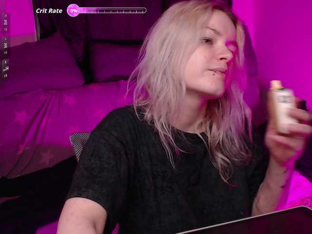 le modèle CherryNight666 est en webcam porno dans un show sur le site bongacams, il possède les tags suivants: White/Caucasian,Blonde,Shaved