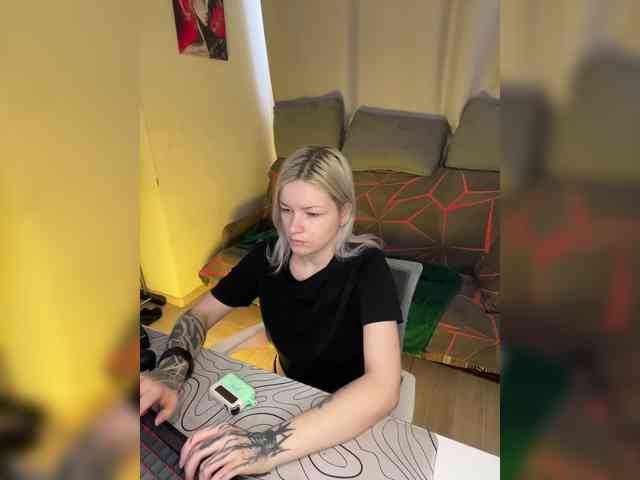 CherryNight666 webcam