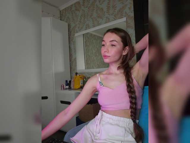 YonaBones from BongaCams