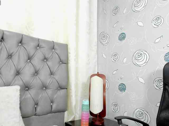lunaeva23 webcam