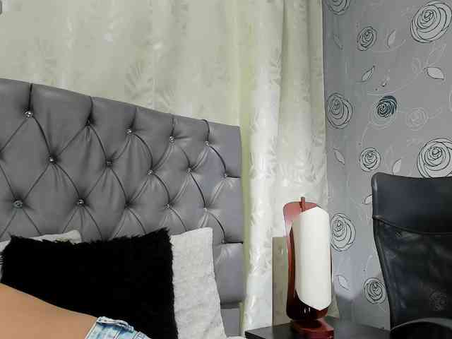 lunaeva23 webcam