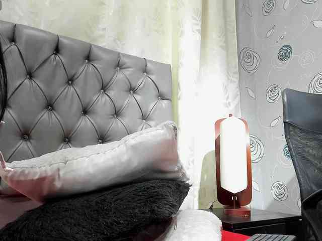 lunaeva23 webcam