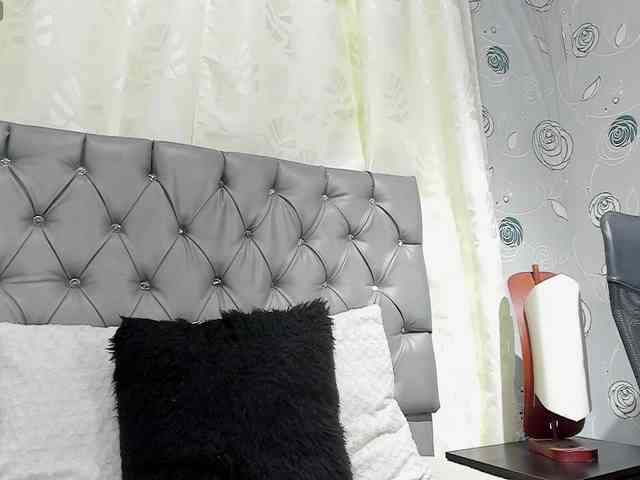 lunaeva23 webcam