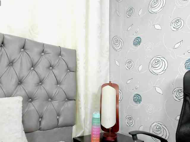 lunaeva23 webcam