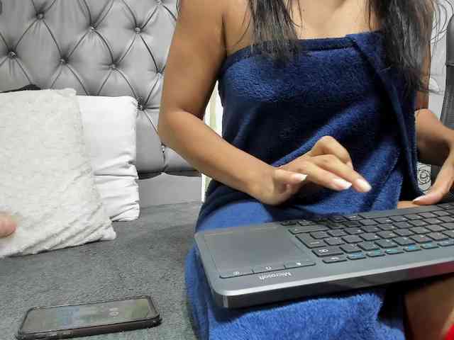 lunaeva23 webcam